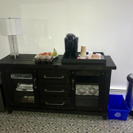 Our Cabin Bed & Breakfast イエローナイフ エクステリア 写真