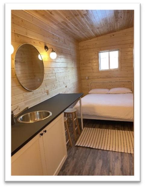 Our Cabin Bed & Breakfast イエローナイフ エクステリア 写真