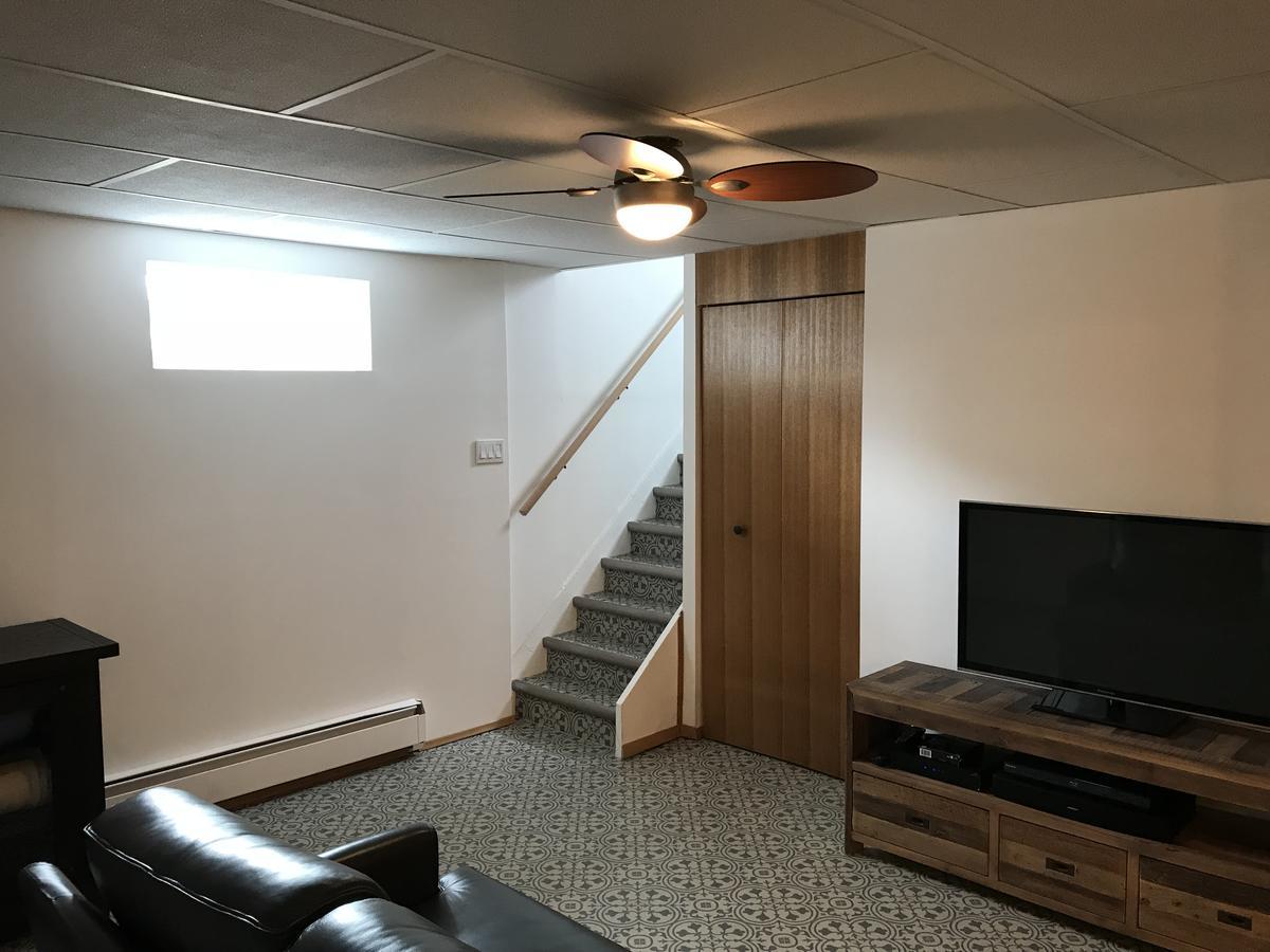 Our Cabin Bed & Breakfast イエローナイフ エクステリア 写真