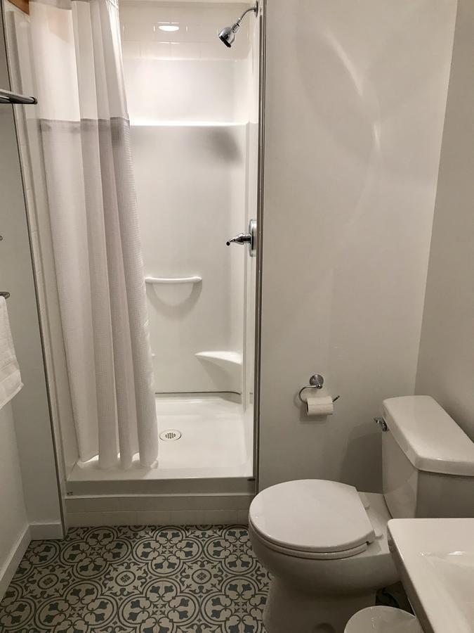 Our Cabin Bed & Breakfast イエローナイフ エクステリア 写真